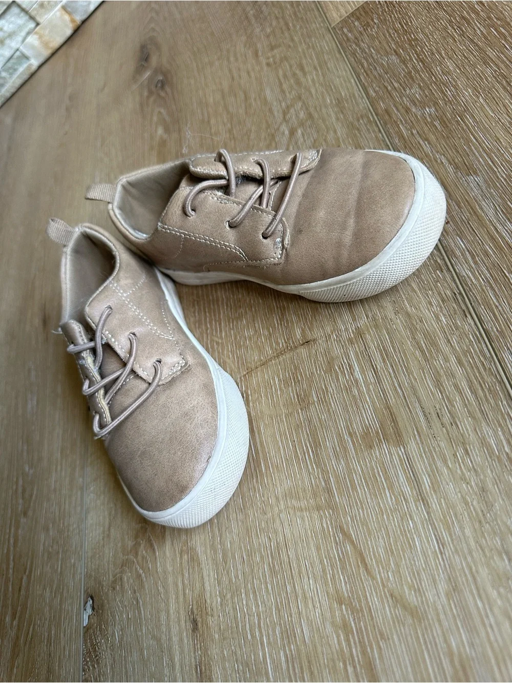 OshKosh B'gosh Kids Tan Lace-Up Sneakers with Light Cream Sole